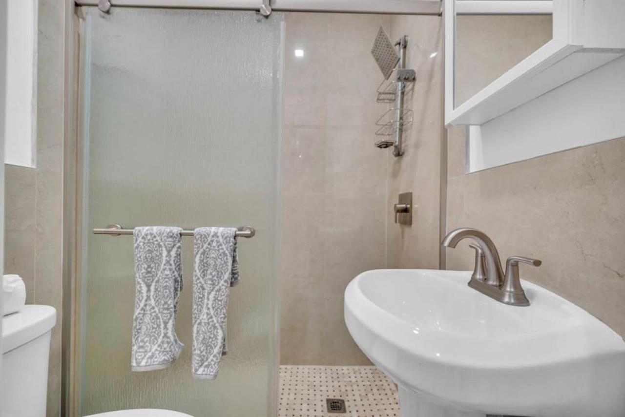Apartament Lovely Studio In The Heart Of Miami With Free Parking Zewnętrze zdjęcie